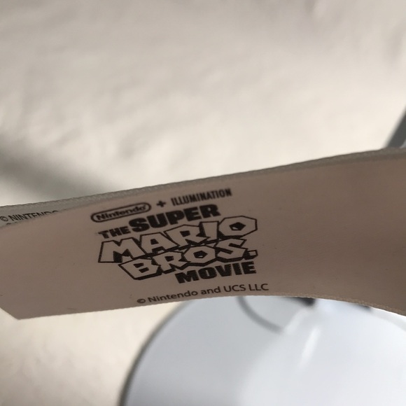 Luigi Super Mario Brothers Movie Plush & Vinyl Toy - Picture 8 of 10